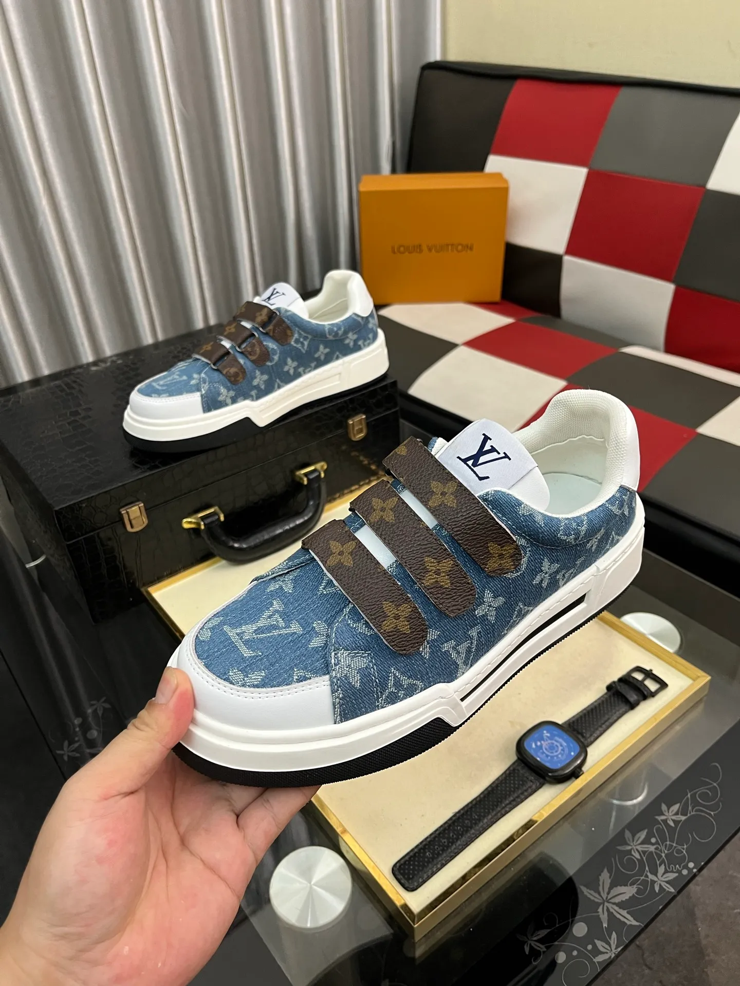 Men's Men's Shoes 💰420⌚️⌚️🇮🇹🇮🇹LV Louis Vuitton. The latest trendy casual shoes are popular in physical stores in sizes 38-44. New spring and summer comfortable imported custom original cowhide, unique jacquard fabric element design. Paired with sheepskin lining, Lv original bottom, [taiyang][taiyang] high-end packaging and high quality💪Details determine the quality, you can enter and leave the counter at will, welcome to compare🇮🇹